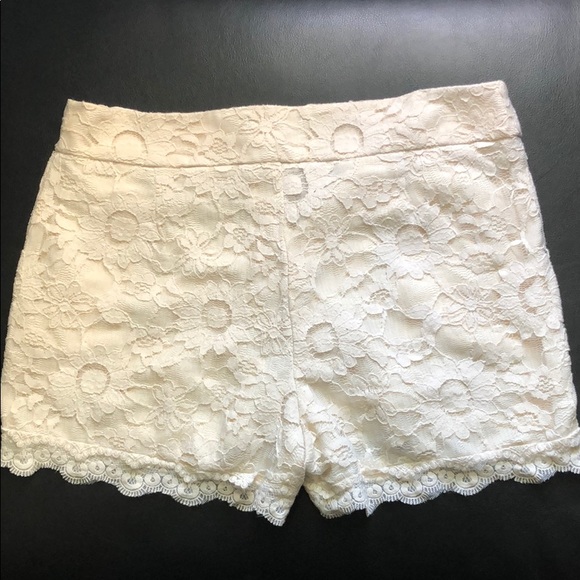 Max & Riley Ivory Floral High Waist Lace Shorts - Picture 2 of 4